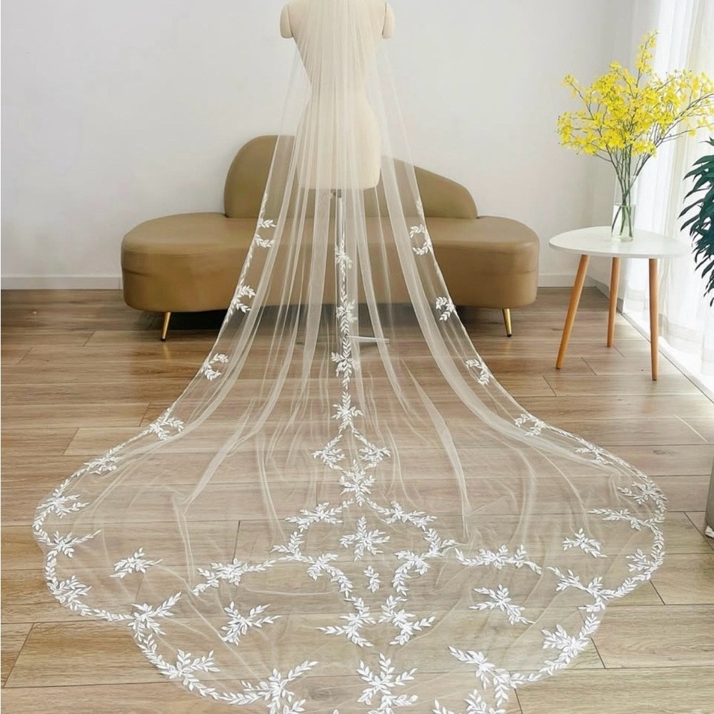 Elegant Sheer Wedding Veil with Floral Embroidery